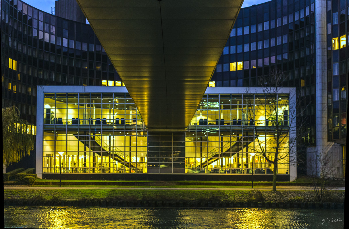 © All Rights Reserved - 2013-12-05 16:58:32 - f/3.2 1/40sec ISO-6400 50mm - France, Alsace, Strasbourg, Parlement européen