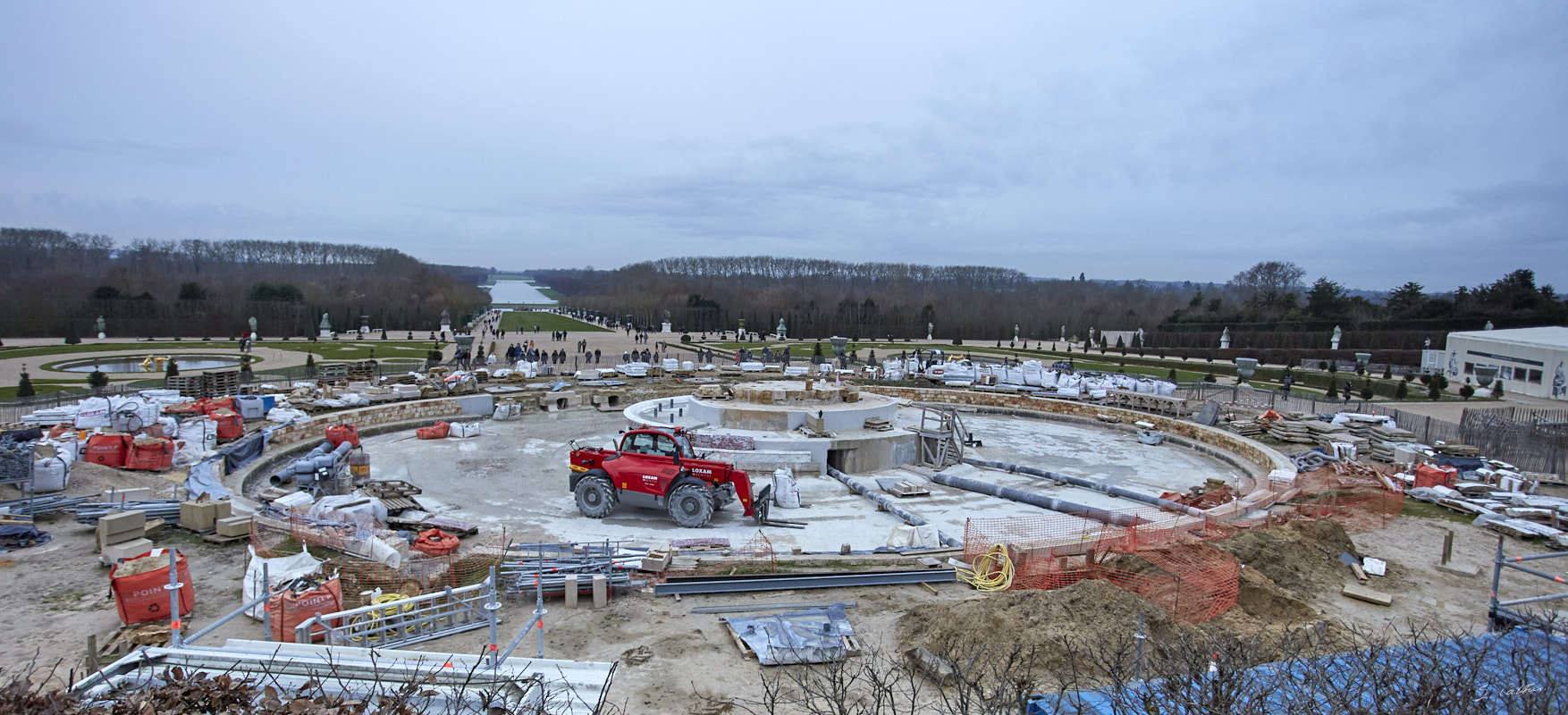 © All Rights Reserved - 2014-12-26 16:50:45 - f/4 1/60sec ISO-400 17mm - France, Versailles