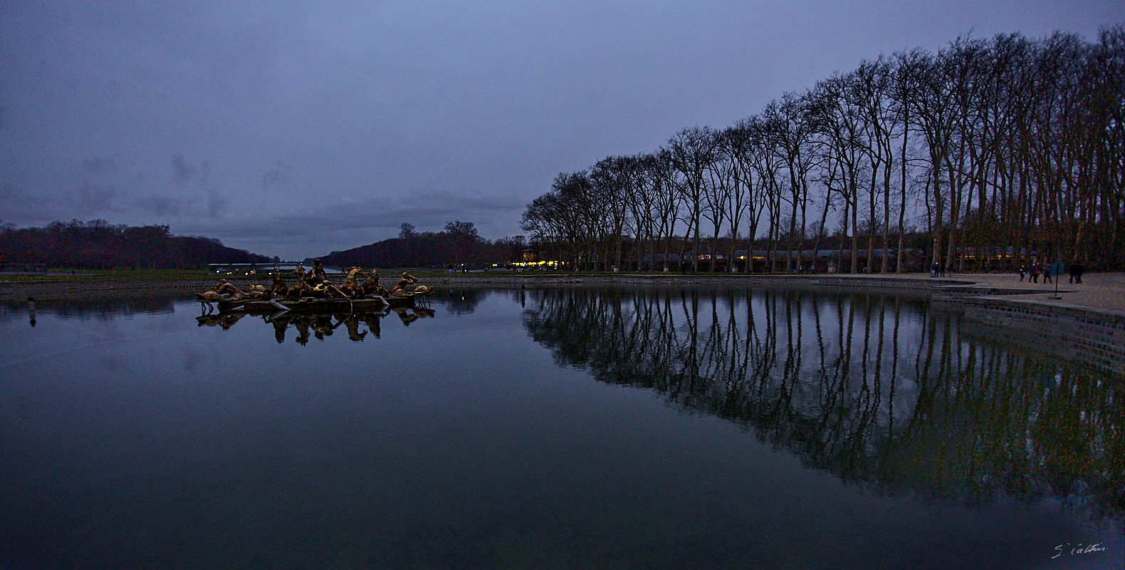 © All Rights Reserved - 2014-12-26 17:23:50 - f/4 1/15sec ISO-3200 17mm - France, Versailles