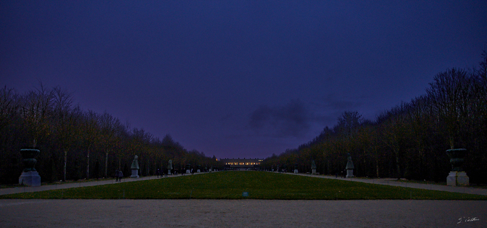 © All Rights Reserved - 2014-12-26 17:25:13 - f/4 1/25sec ISO-6400 23mm - France, Versailles