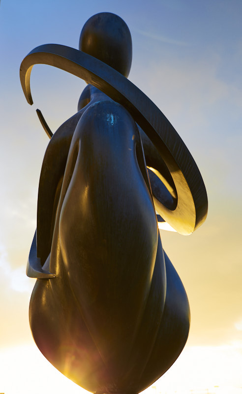 © All Rights Reserved - 2015-02-08 17:06:23 - f/5.6 1/50sec ISO-100 38mm - France, Alsace, Strasbourg, Parlement européen, Europe à Coeur au soleil couchant - sculpture de Ludmila Tcherina