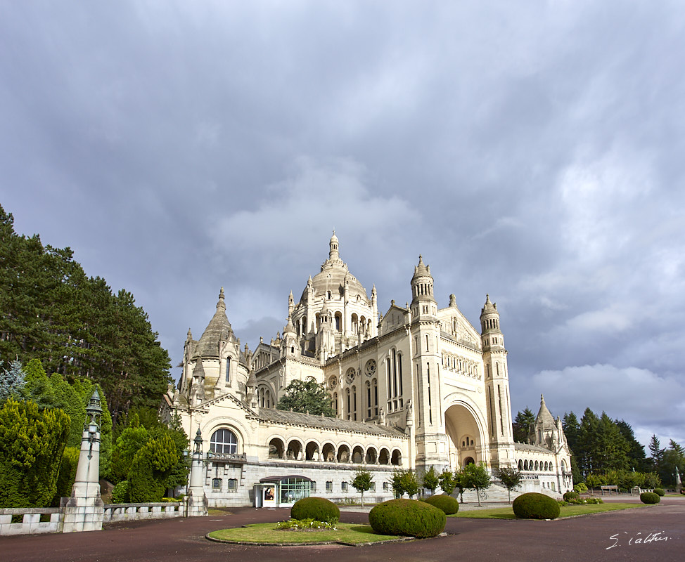 © All Rights Reserved - 2017-08-08 18:15:28 - f/8 1/400sec ISO-100 17mm - France, Normandie, Lisieux, Basilique