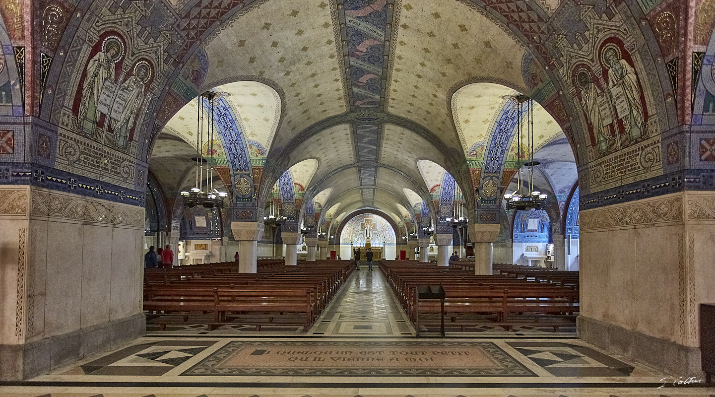 © All Rights Reserved - 2017-08-08 18:38:01 - f/4 1/60sec ISO-3200 17mm - France, Normandie, Lisieux, Basilique