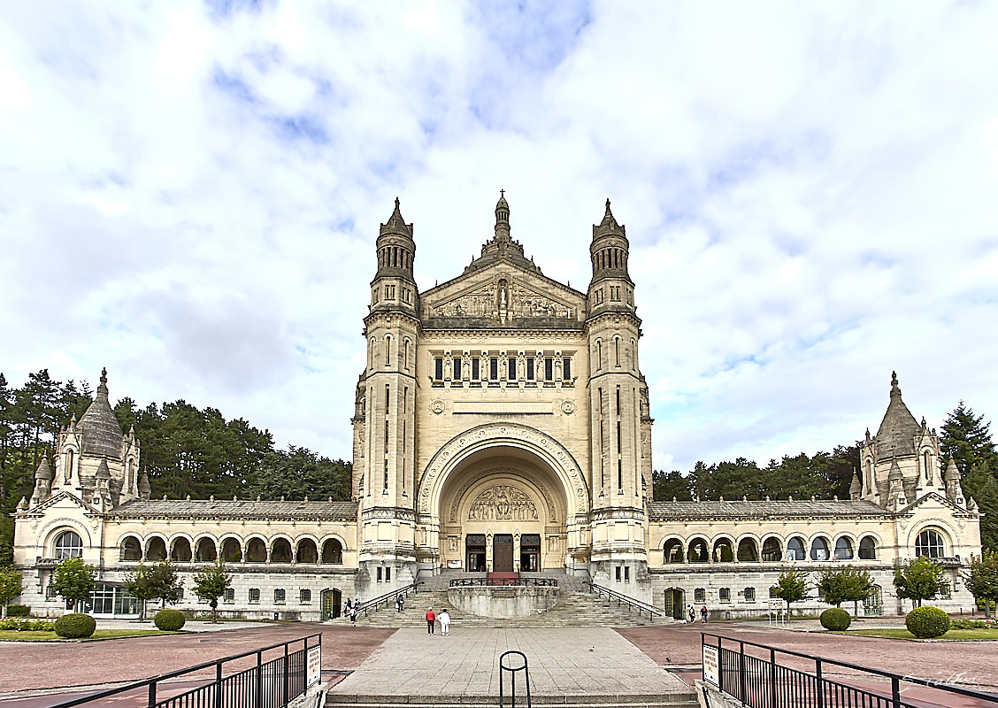 © All Rights Reserved - 2017-08-08 18:42:59 - f/8 1/250sec ISO-100 17mm - France, Normandie, Lisieux, Basilique