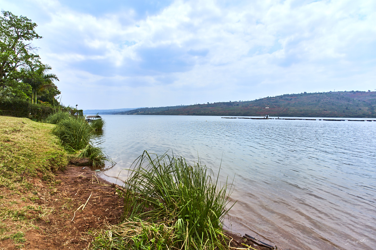 © All Rights Reserved - 2019-08-22 11:55:58 f/6.3 1/500sec ISO-100 17mm - Rwanda, Lac Muhazi