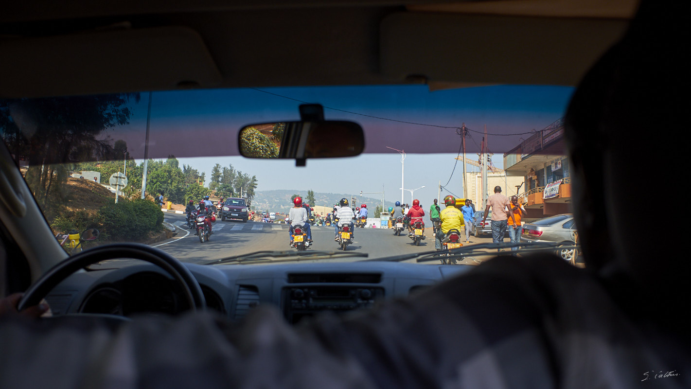 © All Rights Reserved - 2019-08-27 08:17:46 f/3.2 1/1000sec ISO-200 18.5mm - Rwanda, route Kigali-Huye (Butare)