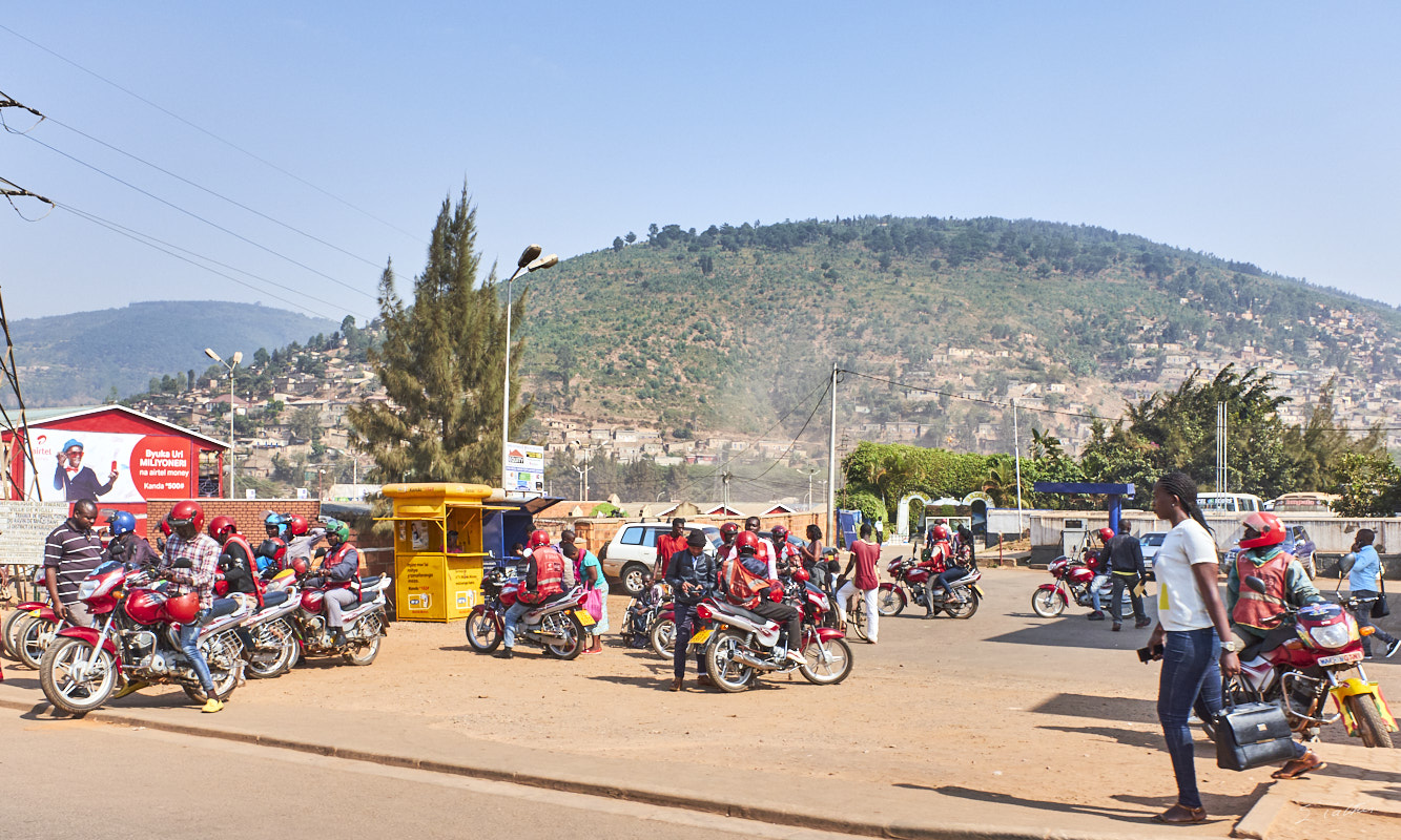 © All Rights Reserved - 2019-08-27 08:22:30 f/8 1/1000sec ISO-200 18.5mm - Rwanda, route Kigali-Huye (Butare)