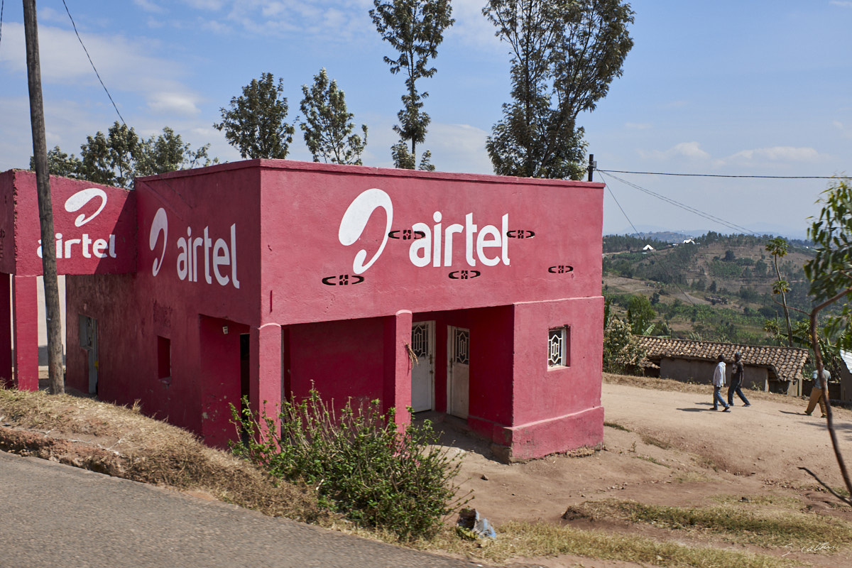 © All Rights Reserved - 2019-08-27 09:04:22 f/5 1/1000sec ISO-200 18.5mm - Rwanda, route Kigali-Huye (Butare)