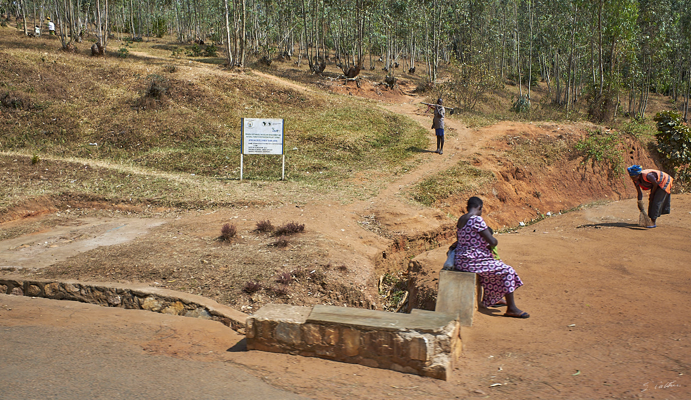 © All Rights Reserved - 2019-08-27 09:08:57 f/5 1/1000sec ISO-200 18.5mm - Rwanda, route Kigali-Huye (Butare)