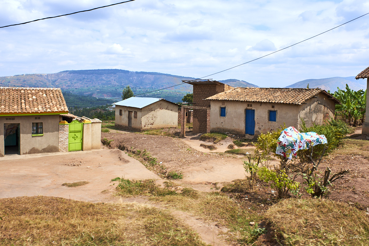 © All Rights Reserved - 2019-08-27 09:50:00 f/5 1/1000sec ISO-200 18.5mm - Rwanda, route Kigali-Huye (Butare)