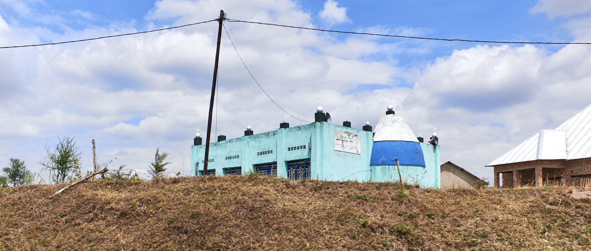 © All Rights Reserved - 2019-08-27 09:50:16 f/5.6 1/1000sec ISO-200 18.5mm - Rwanda, route Kigali-Huye (Butare)