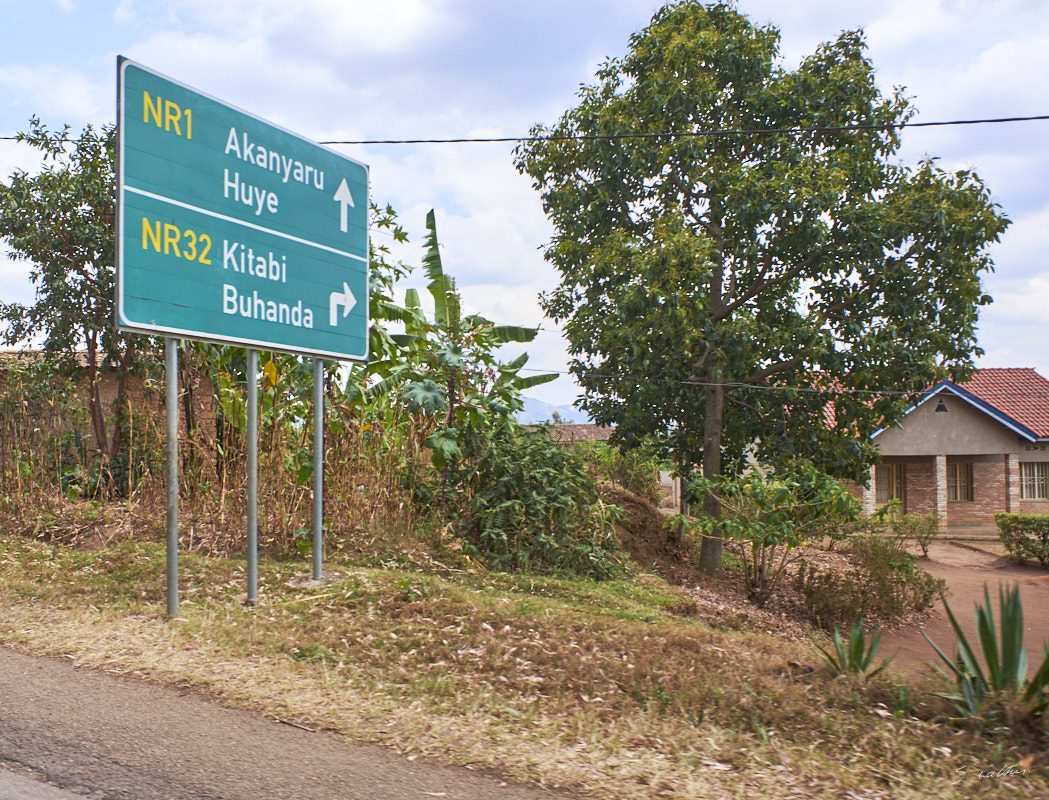 © All Rights Reserved - 2019-08-27 09:52:53 f/3.6 1/1000sec ISO-200 18.5mm - Rwanda, route Kigali-Huye (Butare)