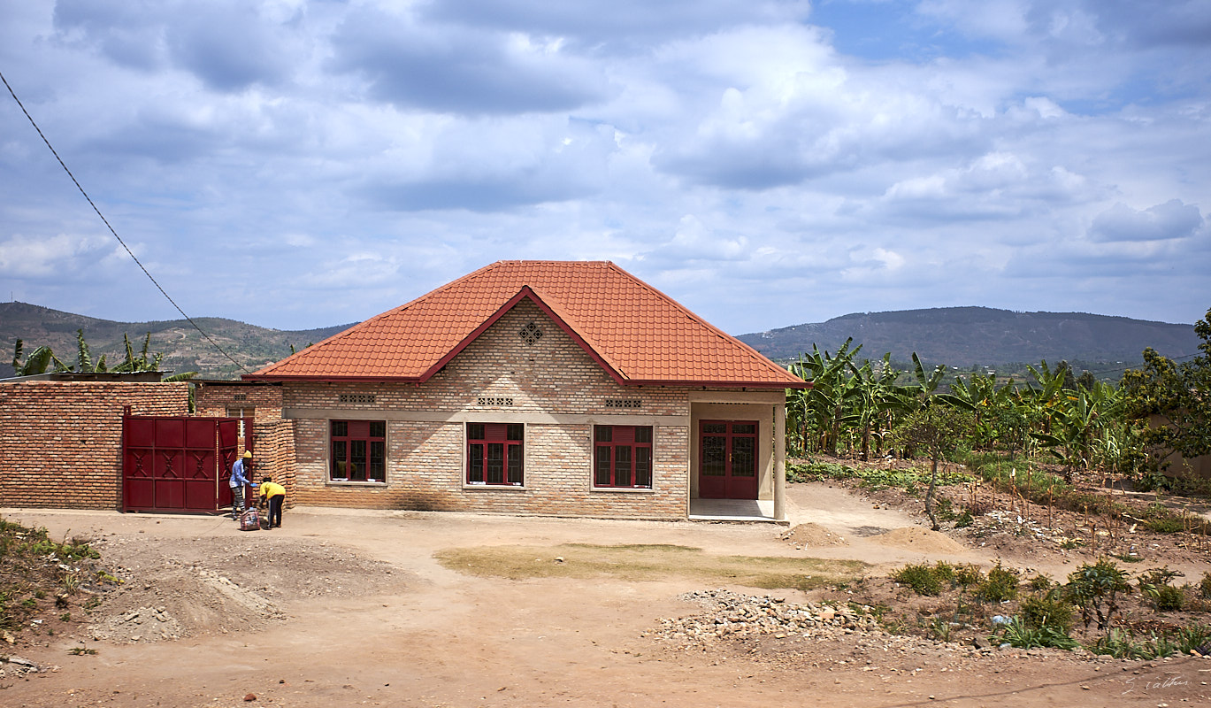 © All Rights Reserved - 2019-08-27 09:53:14 f/6.4 1/1000sec ISO-200 18.5mm - Rwanda, route Kigali-Huye (Butare)