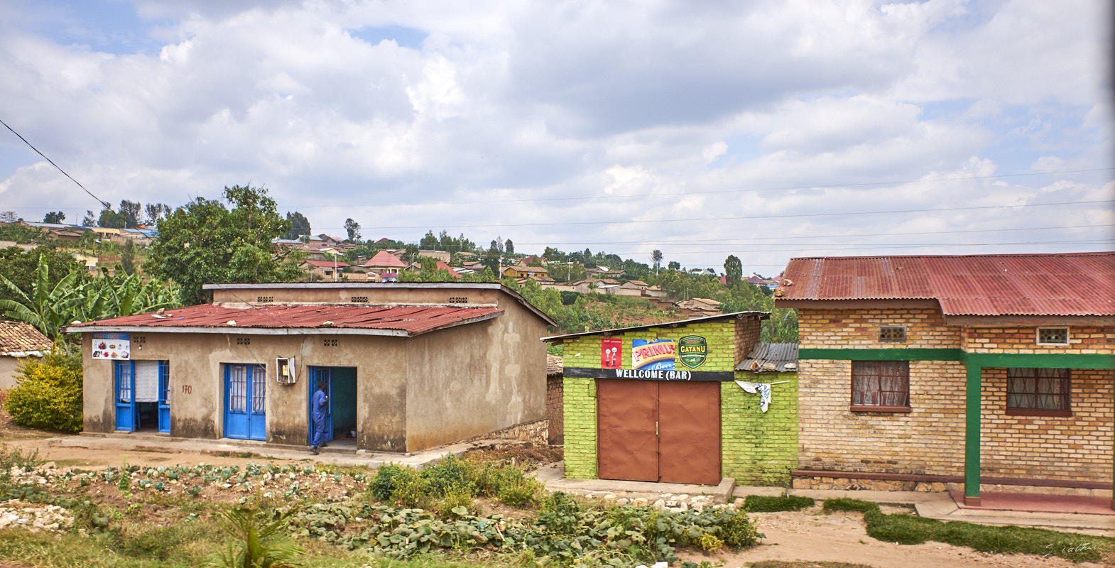 © All Rights Reserved - 2019-08-27 10:06:10 f/5 1/800sec ISO-200 18.5mm - Rwanda, route Kigali-Huye (Butare)