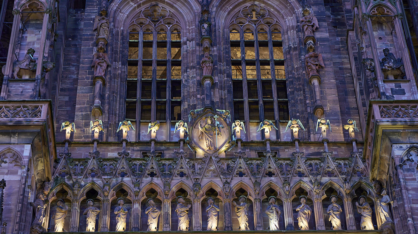 © All Rights Reserved - 2024-12-07 14:51:30 f/5.6 1/10sec ISO-800 105mm - France, Alsace, Strasbourg, Marché de Noël 2024, Cathédrale