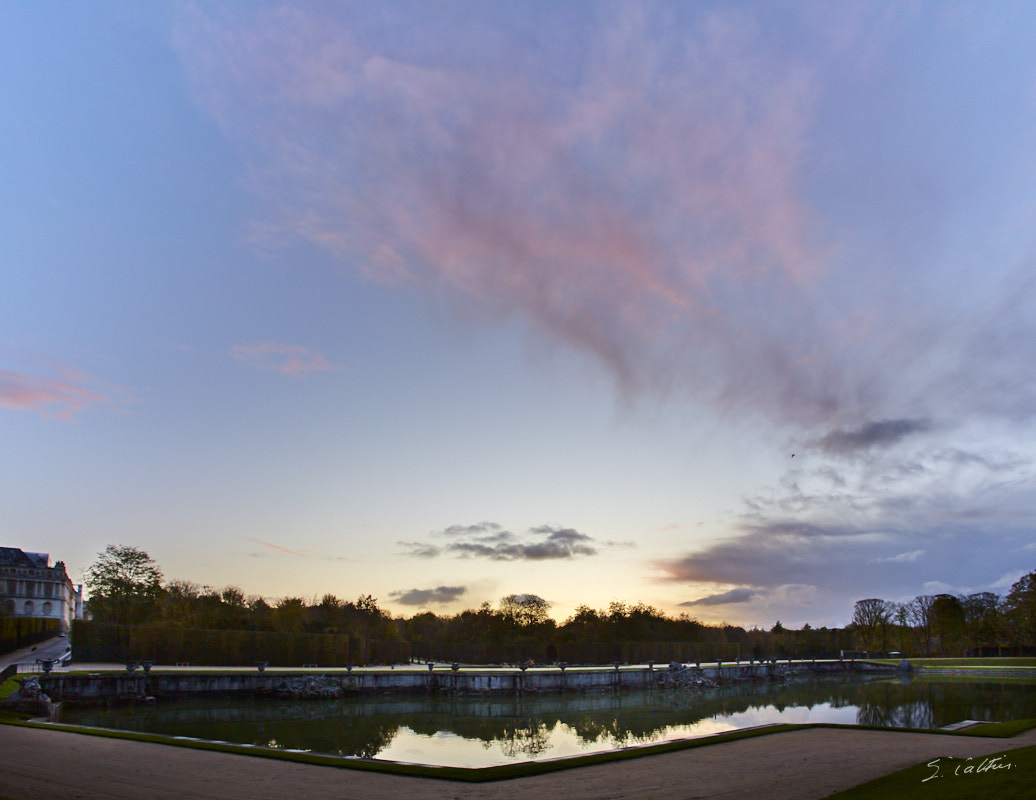 © All Rights Reserved - 2019-11-11 17:21:32 f/5.6 1/100sec ISO-320 17mm - France, Versailles