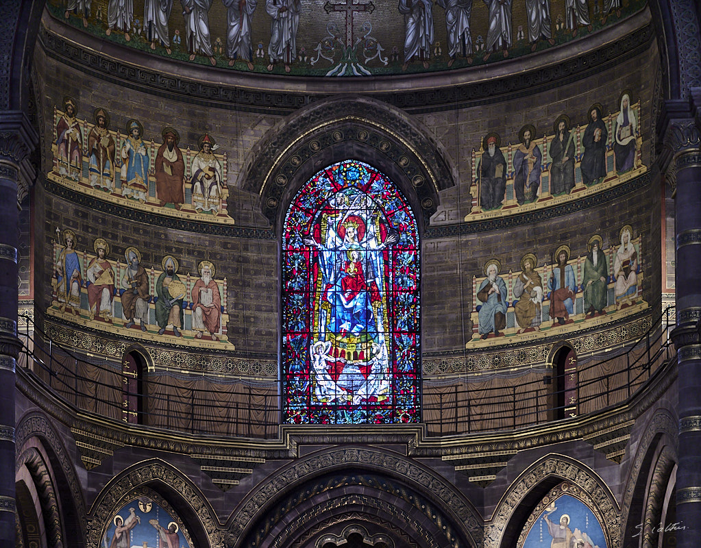 © All Rights Reserved - 2022-01-23 14:37:04 f/1.4 1/20sec ISO-400 85mm - France, Strasbourg, Cathédrale