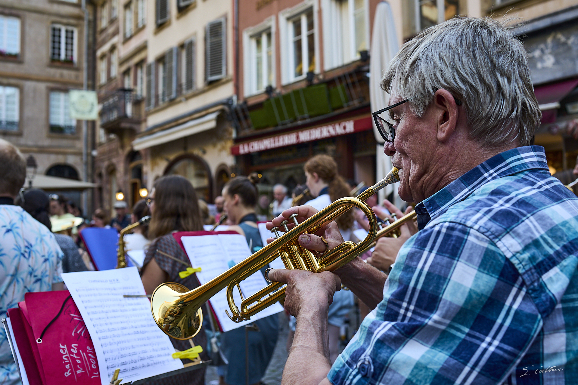 © All Rights Reserved - 2025-06-21 18:38:15 - f/5 1/60sec ISO-250 35mm - Strasbourg, fête de la musique