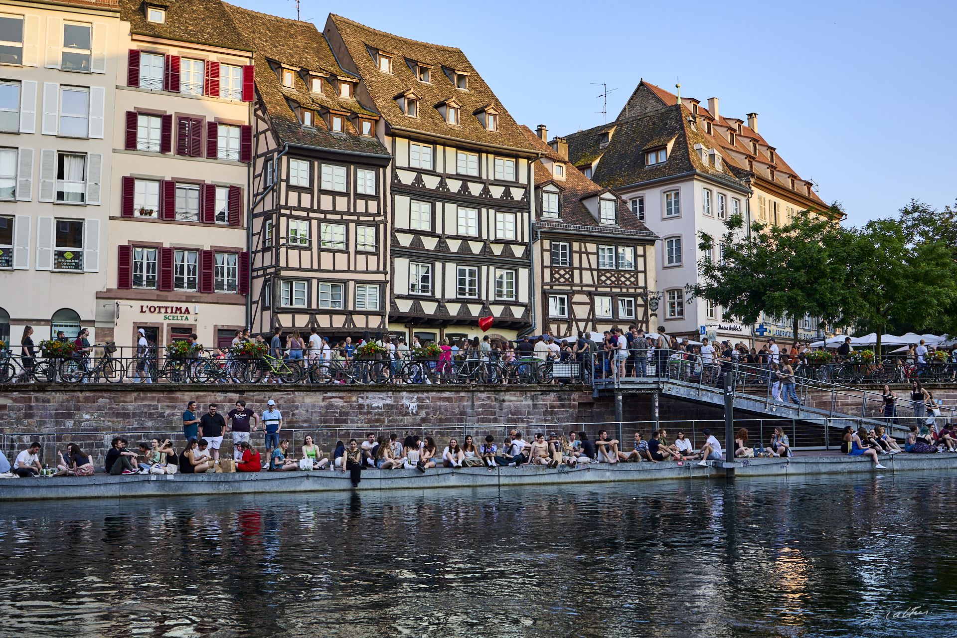 © All Rights Reserved - 2025-06-21 18:47:52 - f/5 1/100sec ISO-100 35mm - Strasbourg, fête de la musique