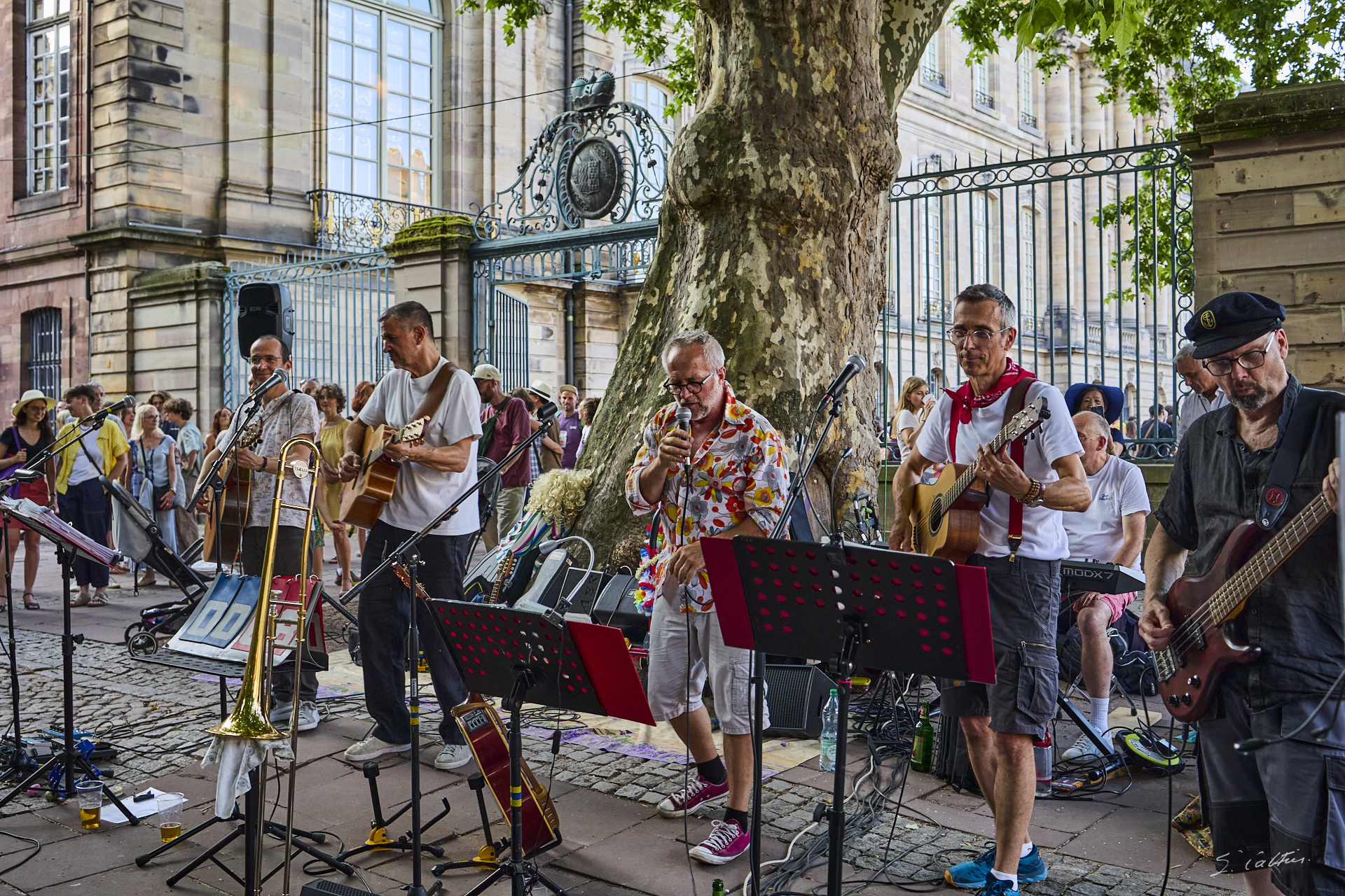 © All Rights Reserved - 2025-06-21 18:49:22 - f/5 1/80sec ISO-640 35mm - Strasbourg, fête de la musique