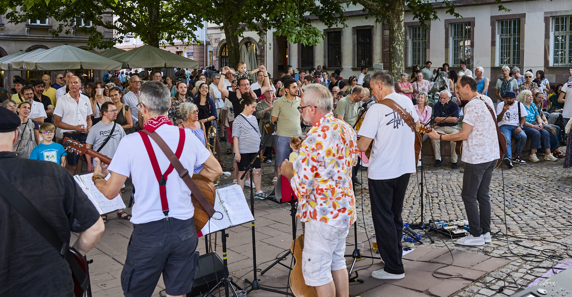 © All Rights Reserved - 2025-06-21 18:50:01 - f/5 1/60sec ISO-1000 35mm - Strasbourg, fête de la musique