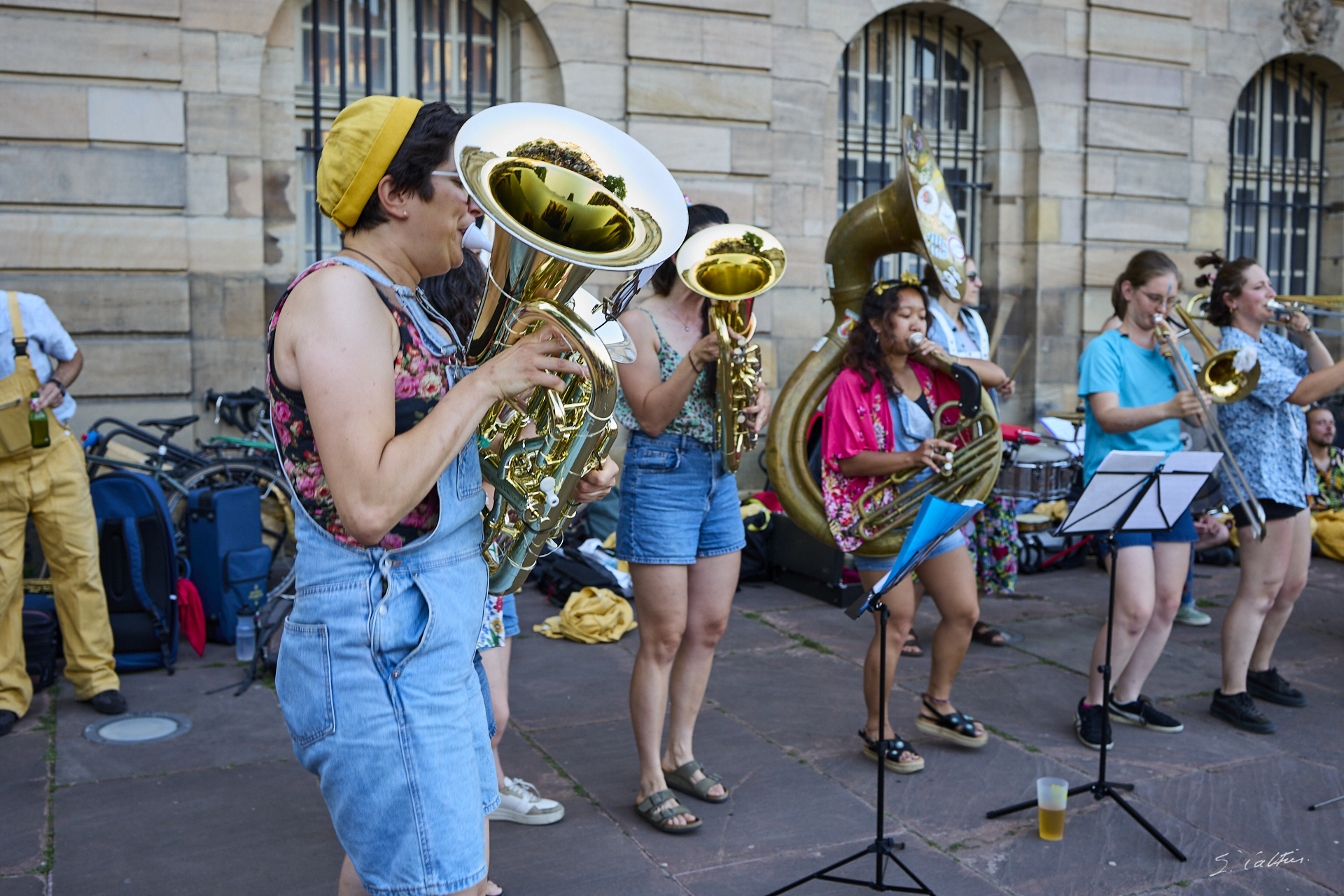 © All Rights Reserved - 2025-06-21 18:53:09 - f/5 1/60sec ISO-640 35mm - Strasbourg, fête de la musique