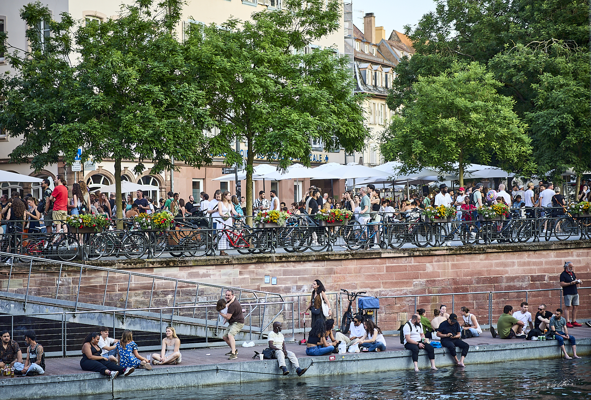 © All Rights Reserved - 2025-06-21 19:10:03 - f/1.4 1/250sec ISO-100 85mm - Strasbourg, fête de la musique