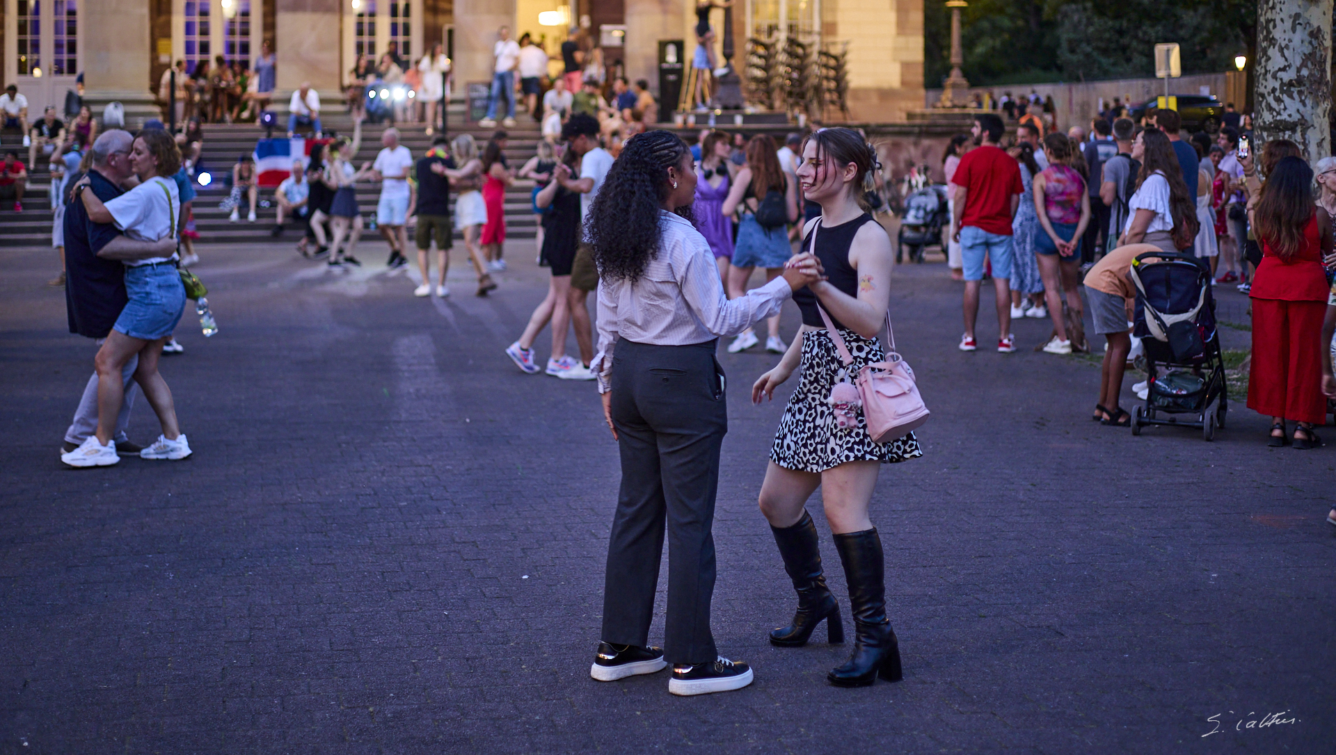 © All Rights Reserved - 2025-06-21 19:56:26 - f/1.8 1/60sec ISO-1000 50mm - Strasbourg, fête de la musique