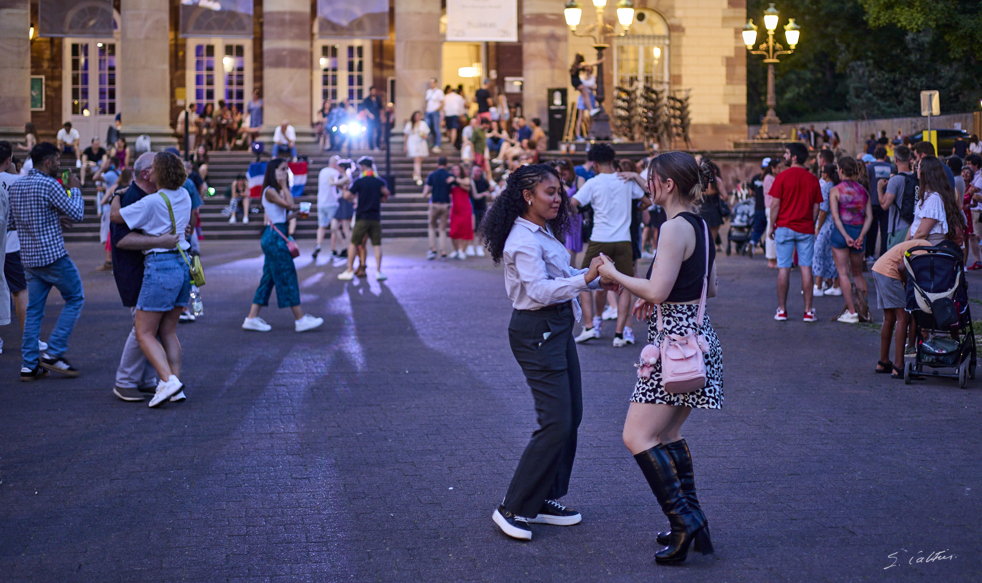 © All Rights Reserved - 2025-06-21 19:56:27 - f/1.8 1/60sec ISO-1000 50mm - Strasbourg, fête de la musique