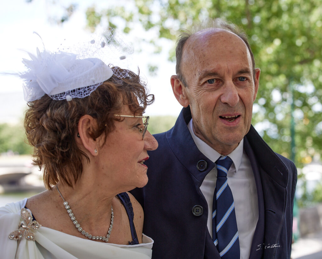© All Rights Reserved - - - France - Rwanda - Paris - Inauguration de la stèle pour la mémoire du génocide des Tutsi - 2 juin 2026 -
Docteur Annie Faure, de l'ONG médecin du monde, médecin au Rwanda pendant le génocide, cheville ouvrière de la chaine de l'espoir. et Vincent Duclerc, Président de la commission nationale des historiens ayant fait un rapport sur l'implication de la France dans le génocide des Tutsi.