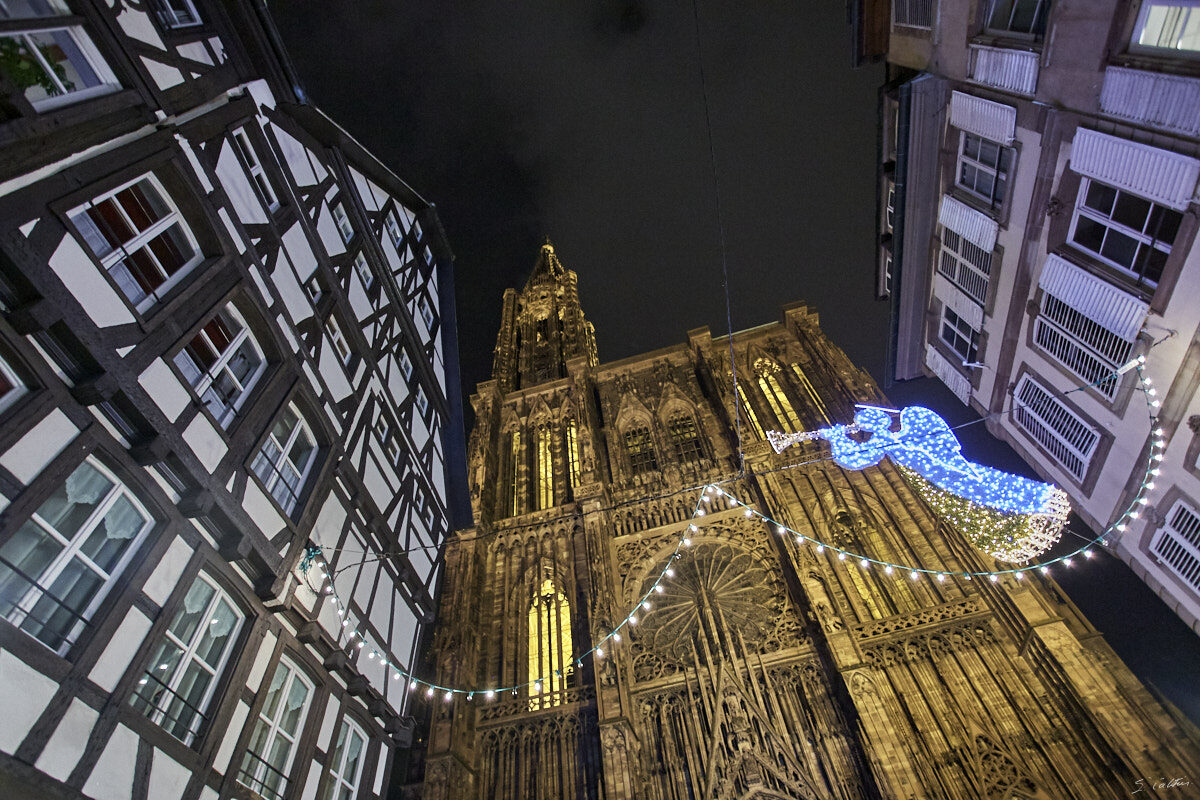 © All Rights Reserved - 2014-12-13 18:09:41 f/4 1/30sec ISO-1600 17mm - France, Strasbourg, Cathédrale