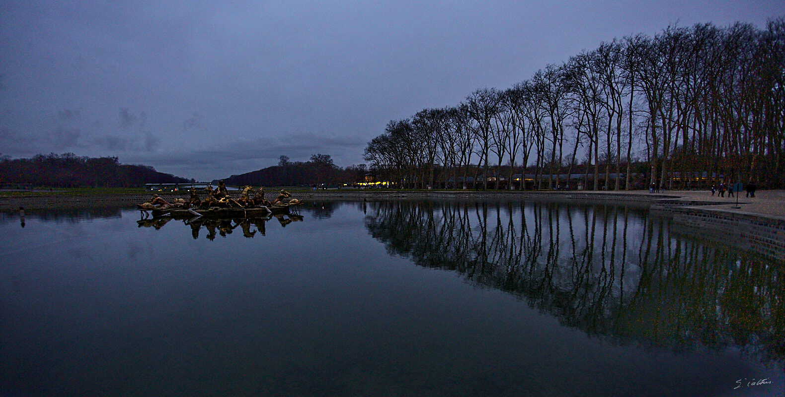 © All Rights Reserved - 2014-12-26 17:23:50 - f/4 1/15sec ISO-3200 17mm - France, Versailles
