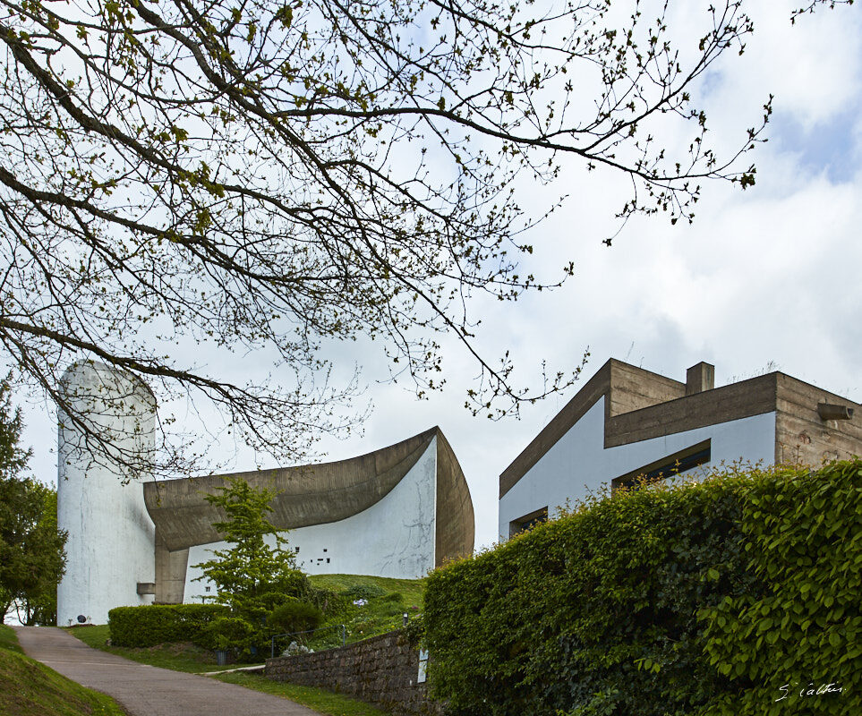 © All Rights Reserved - 2017-04-19 10:40:34 - f/8 1/200sec ISO-100 29mm - France, Franche-Comté, Haute-Saône, Ronchamp, Le Corbusier