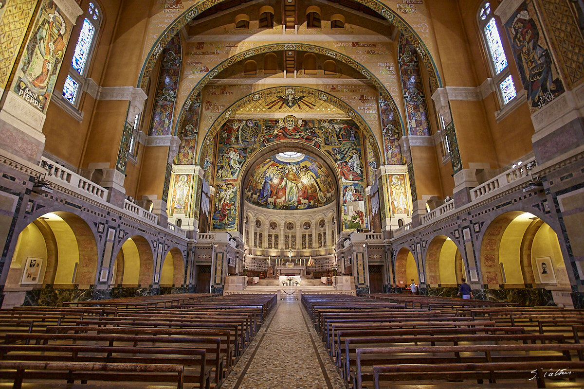 © All Rights Reserved - 2017-08-08 18:25:16 - f/4 1/13sec ISO-1600 17mm - France, Normandie, Lisieux, Basilique