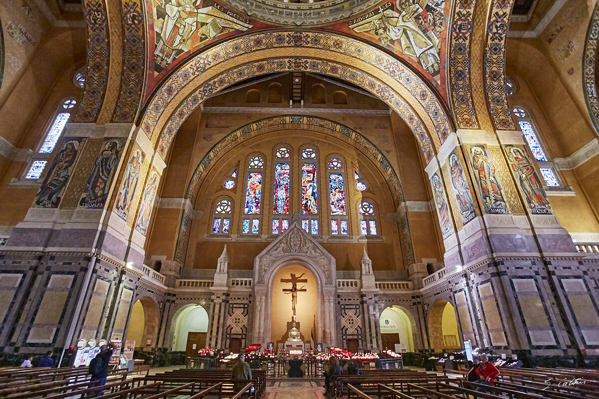 © All Rights Reserved - 2017-08-08 18:26:41 - f/4 1/60sec ISO-3200 17mm - France, Normandie, Lisieux, Basilique