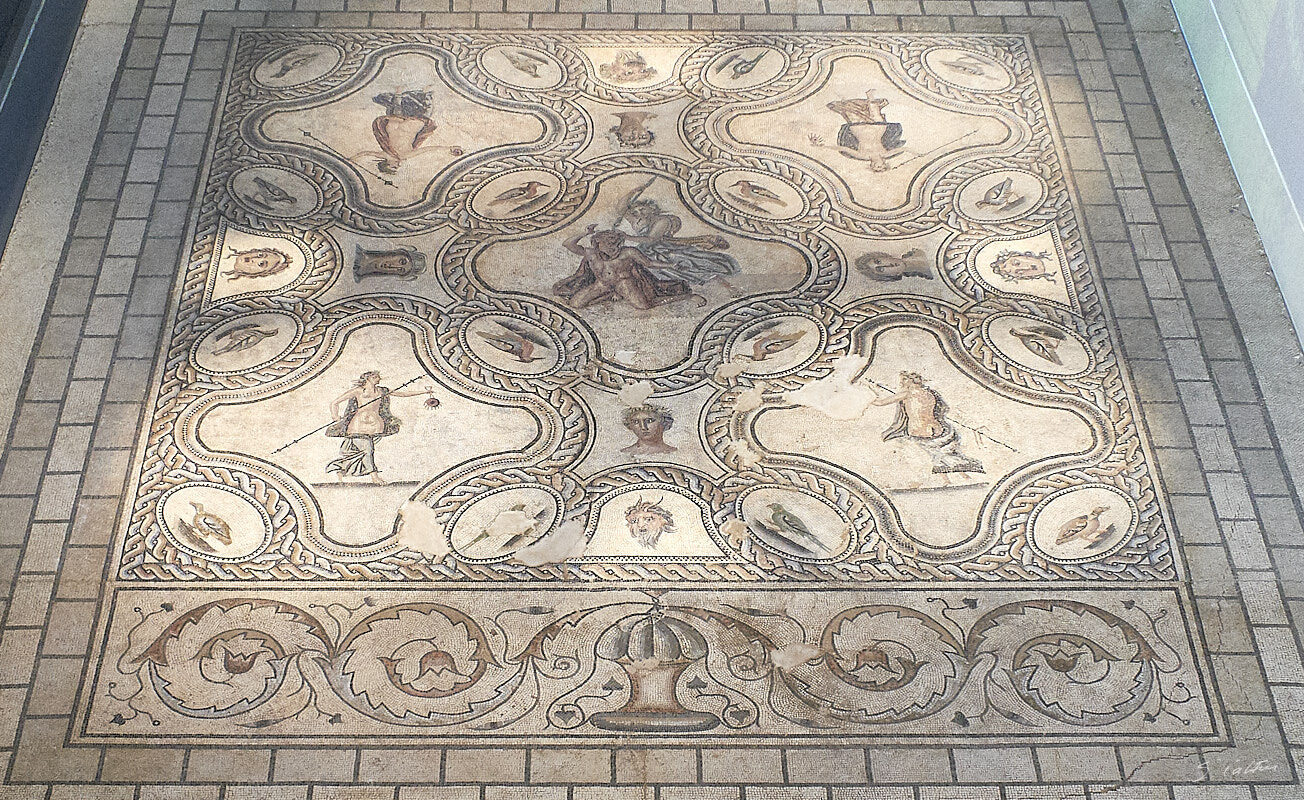 © All Rights Reserved - 2019-04-11 10:14:18 f/4 1/340sec ISO-3200 18.5mm - France, Gard, Nîmes