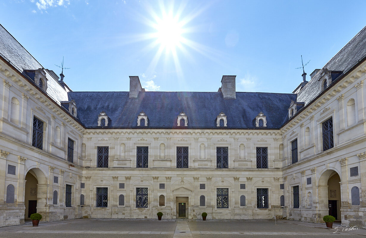 © All Rights Reserved - 2019-05-18 09:33:51 f/16 1/100sec ISO-160 17mm - France, Bourgogne, Ancy-le-Franc