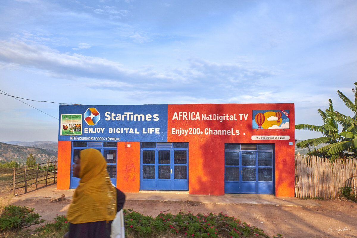 © All Rights Reserved - 2019-08-27 16:15:50 f/8 1/800sec ISO-200 18.5mm - Rwanda, route Kigali-Huye (Butare)