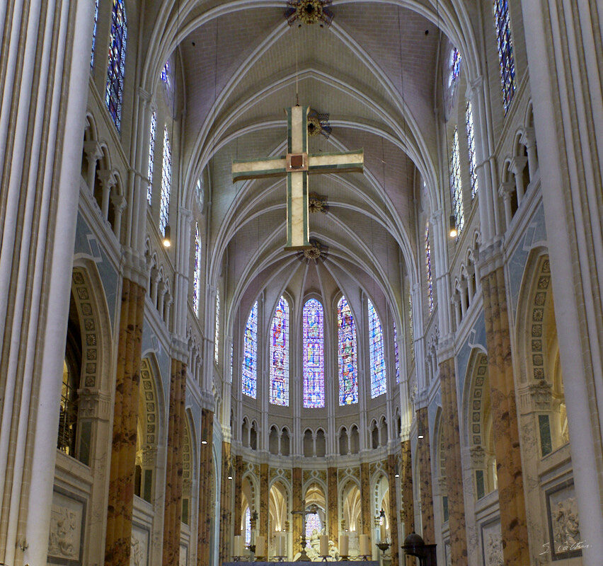 © All Rights Reserved - 2020-07-27 16:10:47 f/5.6 1/20sec ISO-1250 24mm - France, Chartres, cathédrale