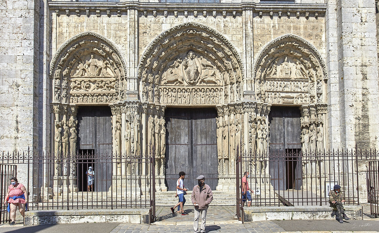 © All Rights Reserved - 2020-07-27 16:40:32 f/10 1/640sec ISO-160 28mm - France, Chartres, cathédrale