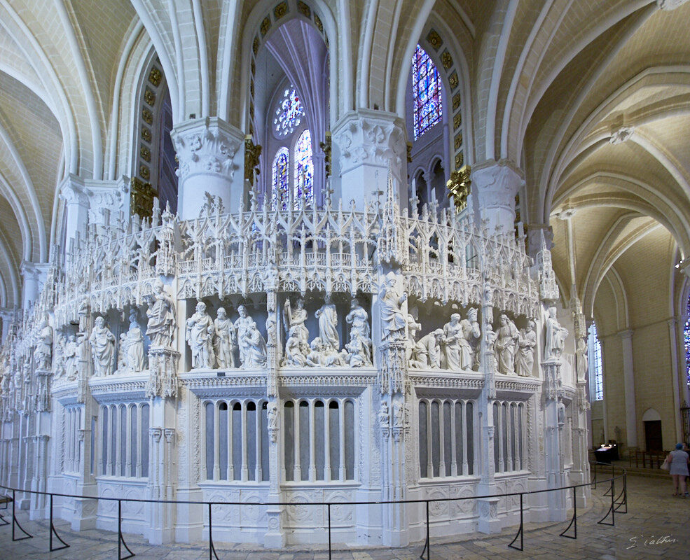 © All Rights Reserved - 2020-07-27 17:03:02 f/4 1/40sec ISO-1250 17mm - France, Chartres, cathédrale