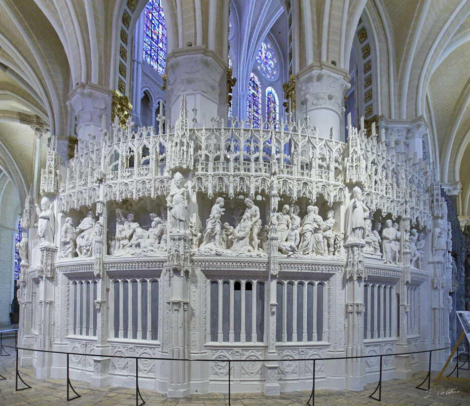 © All Rights Reserved - 2020-07-27 17:05:18 f/4 1/40sec ISO-1250 17mm - France, Chartres, cathédrale