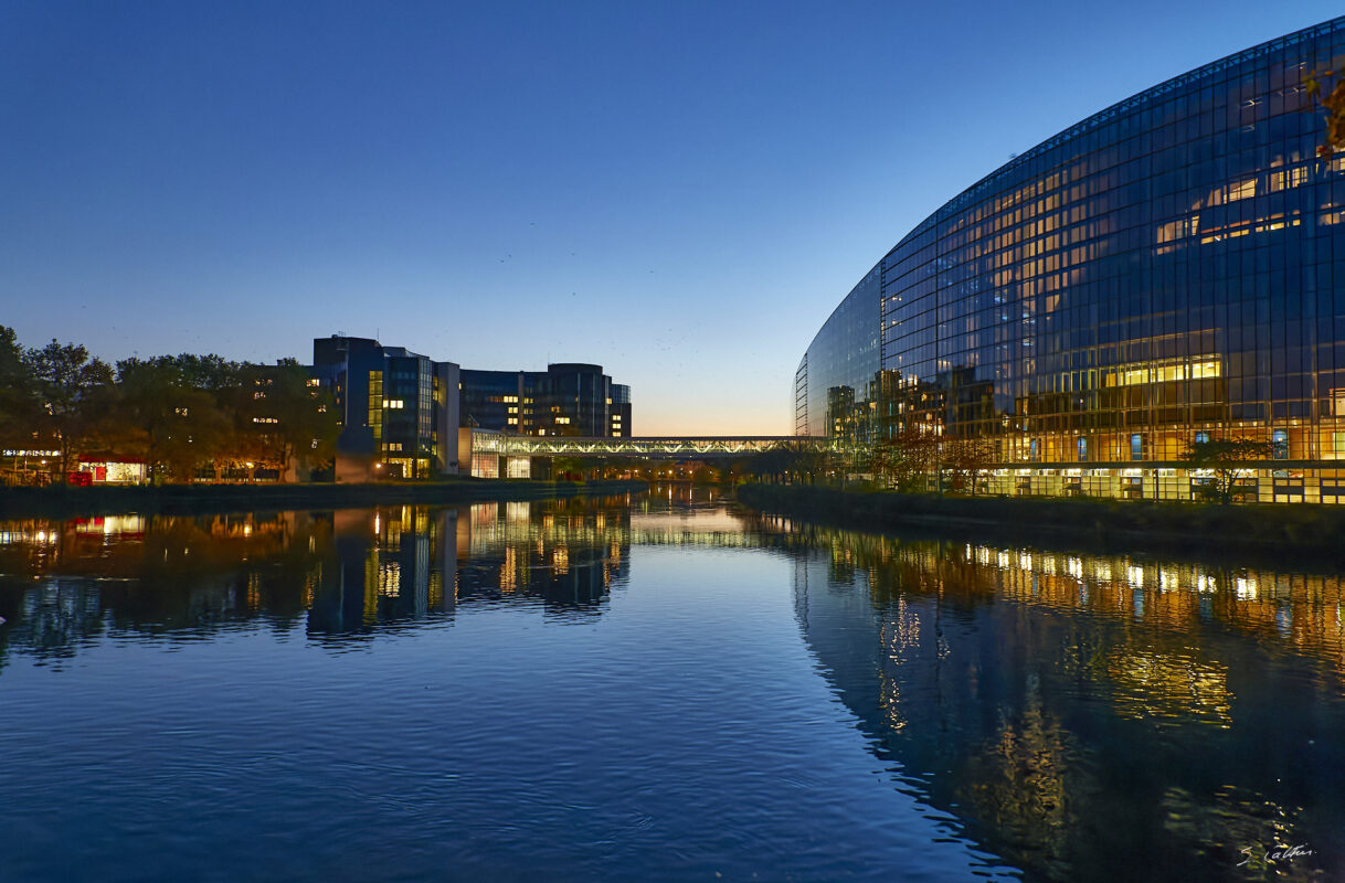 © All Rights Reserved - 2020-10-31 16:51:40 - f/4 1/25sec ISO-3200 24mm - France, Alsace, Strasbourg-Europe