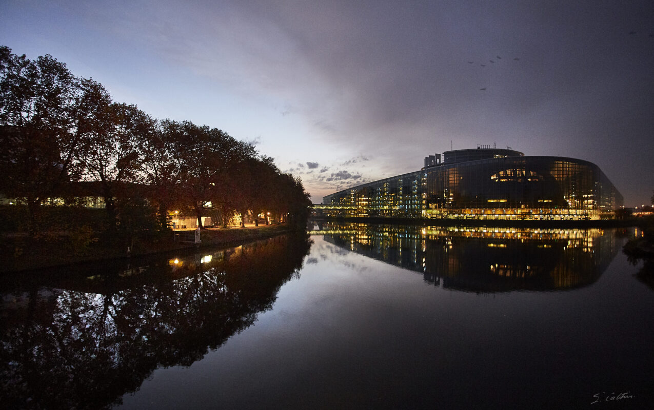 © All Rights Reserved - 2020-11-08 17:35:53 - f/4 1/13sec ISO-1600 17mm - France, Alsace, Strasbourg-Europe