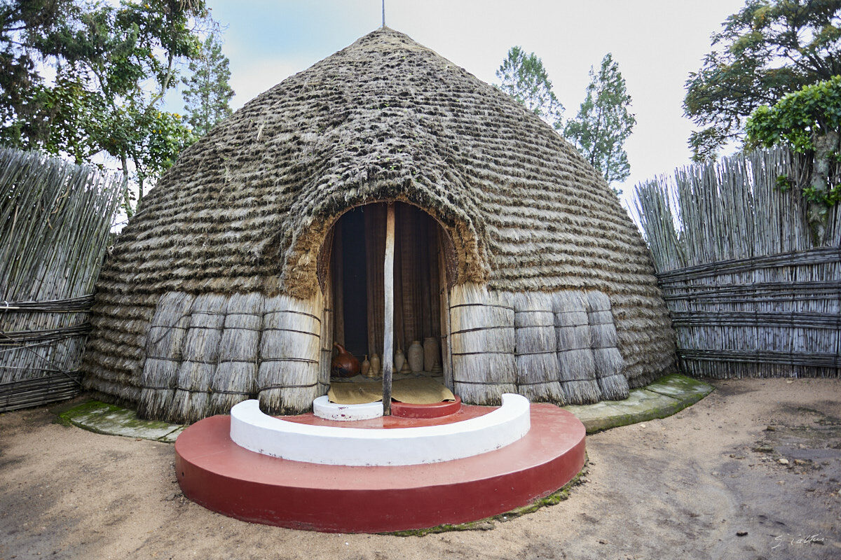 © All Rights Reserved - 2022-12-05 12:59:59 - f/4 1/250sec ISO-400 24mm - Rwanda, Nyanza, ancienne capitale royale