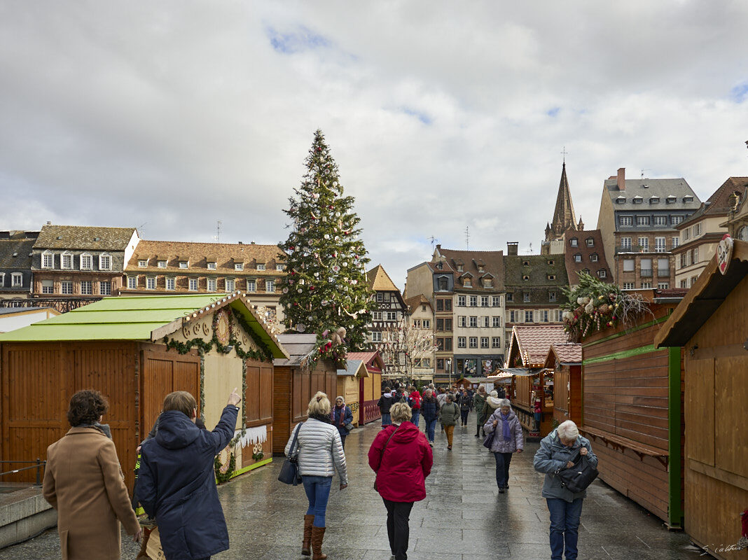 © All Rights Reserved - 2023-12-13 09:18:29 f/8 1/100sec ISO-100 28mm - France, Alsace, Strasbourg
