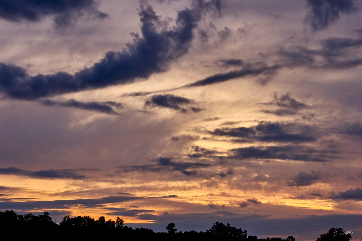© All Rights Reserved - 2025-08-02 19:28:56 - f/8 1/60sec ISO-1600 124mm - France, Bourgogne, Saône-et-Loire, Sigy-le-Châtel, Coucher de soleil