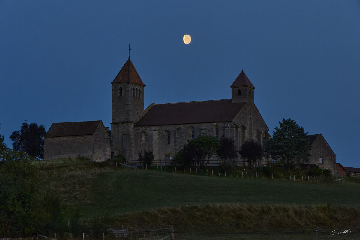 © All Rights Reserved - 2025-08-05 19:24:12 - f/8 1/125sec ISO-12800 105mm - France, Bourgogne, Saône-et-Loire, Sigy-le-Châtel